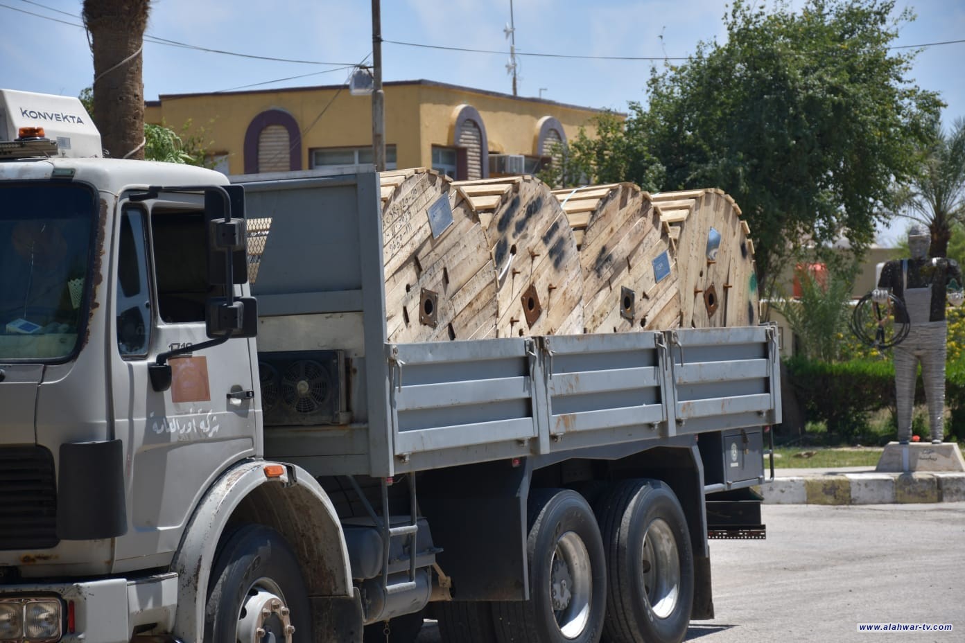 شركة أُور العامة تجهز كهرباء ذي قار بـ 104 كيلو متر من الاسلاك